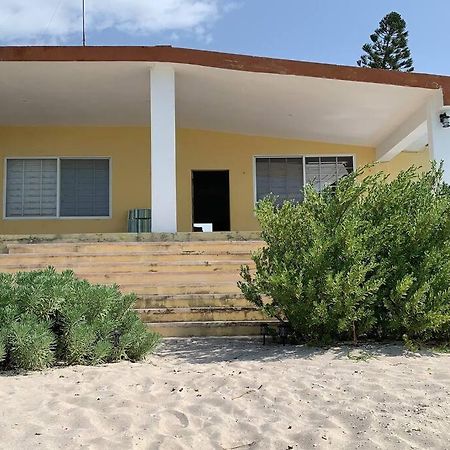 La Casa Amarilla Frente Al Mar Vila Chelem Exterior foto