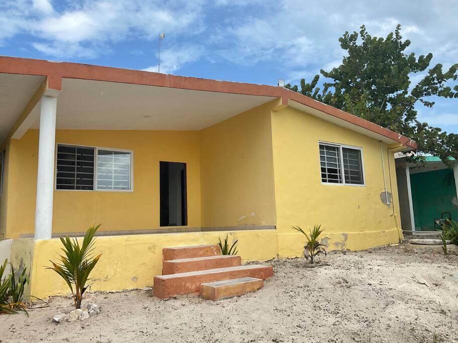 La Casa Amarilla Frente Al Mar Vila Chelem Exterior foto