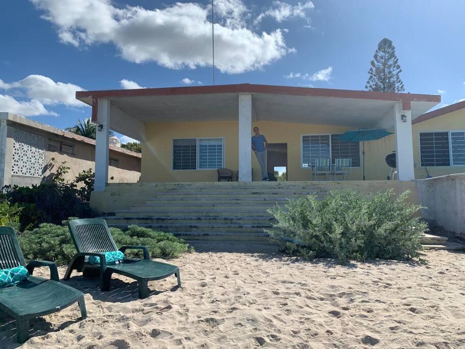 La Casa Amarilla Frente Al Mar Vila Chelem Exterior foto